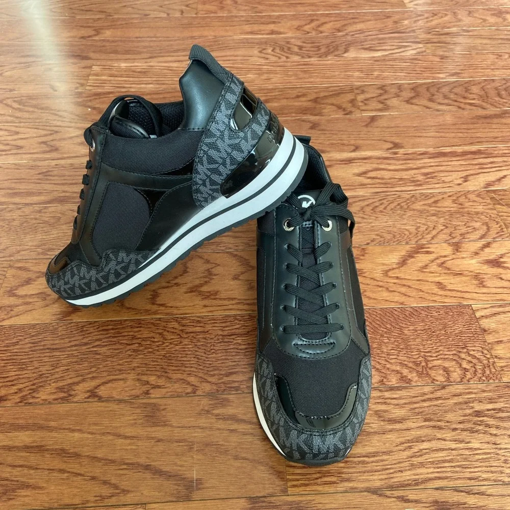 Michael Kors Wilma Logo Trainer Tech Canvas size 7.5m - Picture 2 of 7